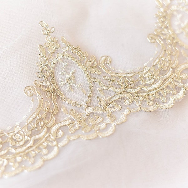 gold metallic lace trim, gold alencon lace trim,scalloped lace in gold, gold cord lace