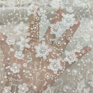 schwere weiß silber Perlen Pailletten Stickerei Spitzenstoff Blumen Perlen Pailletten Tüll Stoff Hochzeit Spitze Braut Kleid Stoff Kleiderstoff