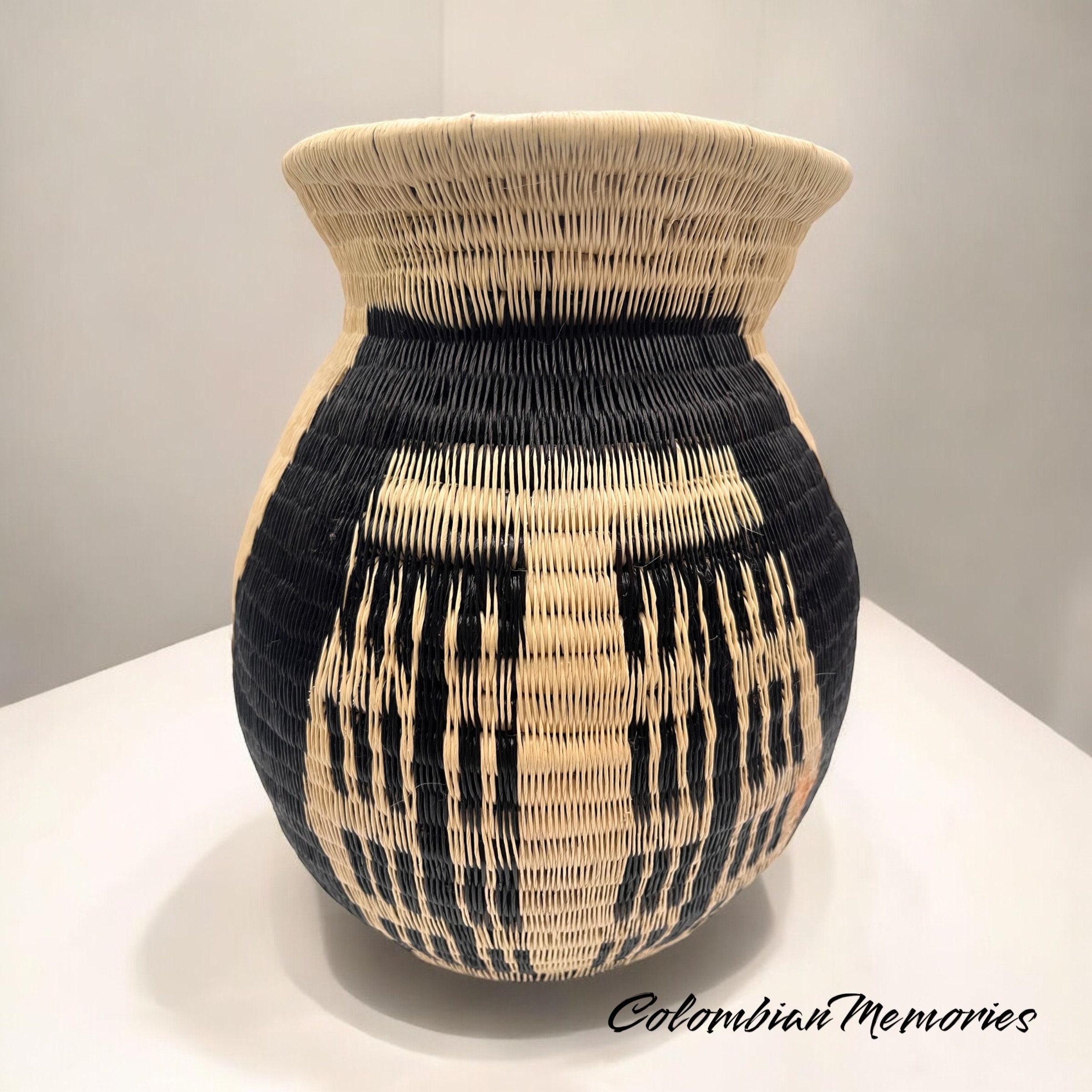 Authentic Handwoven Werregue Basket - Colombian Artisan Craft - Sustainable Home Decor - Artesania Vase