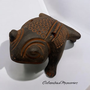 Handcrafted Black Clay Frog Figurine - Ancestral Art from Santa Marta - Unique Home Decor