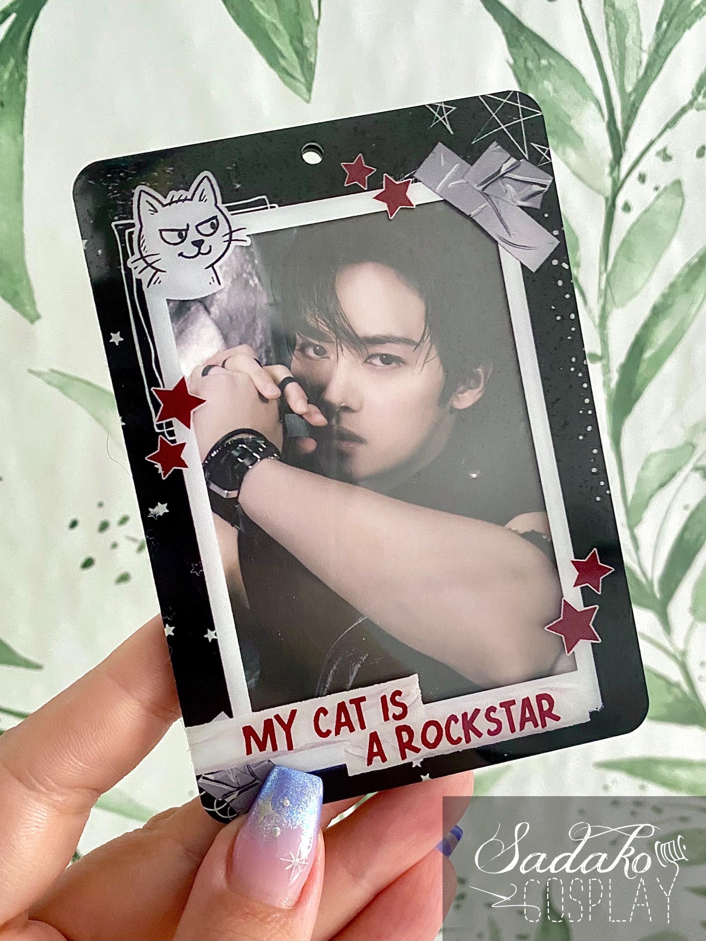 MEOWCAFE 100 Buste Colorate Per Photocard Kpop – Doppia Protezione In CPP Trasparente, Senza PVC E Senza Acidi, 61x91mm