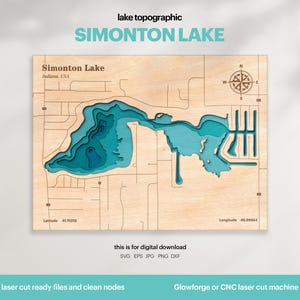 Puede incluir: Un mapa de madera cortado con láser del lago Simonton en Indiana, EE. UU. El lago se muestra en tonos de azul, con la tierra circundante en un color madera claro. El mapa incluye una rosa de los vientos y las coordenadas de latitud y longitud del lago. El texto "esto es para descarga digital" se imprime debajo del mapa, junto con los formatos de archivo disponibles: SVG, EPS, JPG, PNG y DXF. El texto "archivos listos para cortar con láser y nodos limpios" se imprime debajo de los formatos de archivo. El texto "Glowforge o máquina de corte láser CNC" se imprime debajo del texto sobre los archivos.