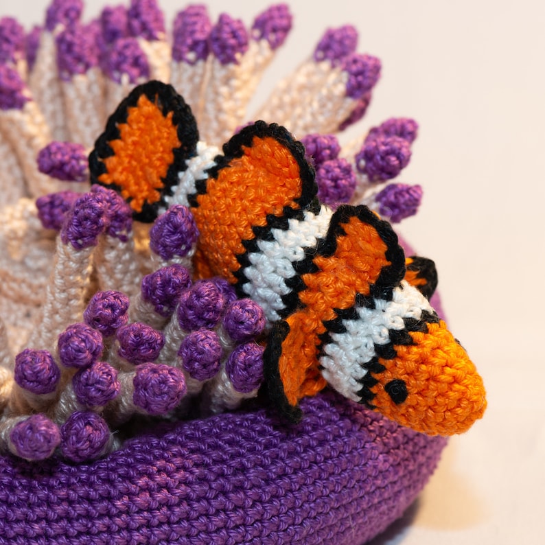 Clownfish with Sea Anemone Crochet Pattern, Amigurumi Fish with Coral, Nino the Clownfish and his Anna the Sea Anemone image 5