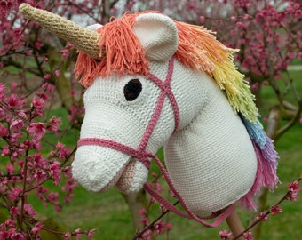 Hobby unicorn crochet pattern, stick unicorn instructions, unicorn with rainbow mane, glittering horn, DIY toy for children from 3 years