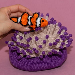 Clownfish with Sea Anemone Crochet Pattern, Amigurumi Fish with Coral, Nino the Clownfish and his Anna the Sea Anemone image 4