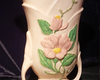Vintage Hull Art Pottery - Glansig finish Nytt Magnoliamönster #H-13 - Rosa blommor på rosa bakgrund 25 cm vas - 1947-1948