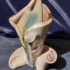 Vintage Hull Art Pottery - Parchment and Pine - Pattern #S-1 - 6&quot; Vase with Brown Interior - 1951-1954