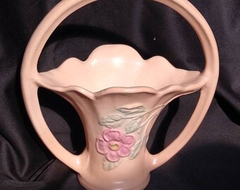 Vintage Hull Art Pottery - Hartriegel / Wildrose Muster #501 - Cremefarbe 18 cm Korb / Vase - 1942 bis 1943