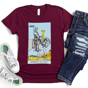 Caballero de Copas Tarot Card Shirt Dark Academia Regalo para lectores de Tarot
