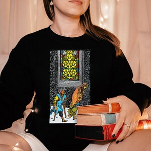 Five of Pentacles Tarot Card Shirt Pull sorcière pour elle ou lui
