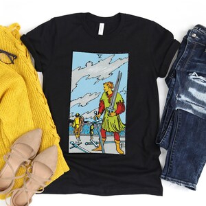 Chemise de cartes de tarot Five of Swords Dark Academia Gift pour les lecteurs de tarot