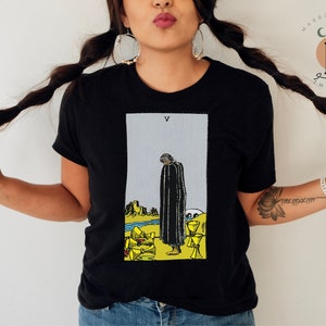 T-shirt Five of Cups Tarot : accueillez le changement et renouvelez votre vie