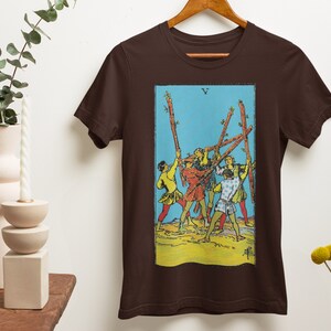 Chemise de cartes de tarot Five of Wands Dark Academia Gift pour les lecteurs de tarot