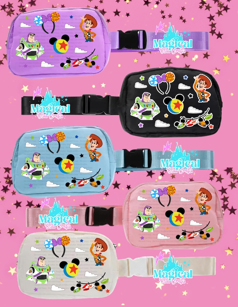 K&ouml;nnte beinhalten: F&uuml;nf G&uuml;rteltaschen in Lavendel, Schwarz, Hellblau, Pink und Wei&szlig;, jeweils mit einem Aufdruck von Buzz Lightyear, Woody, Mickey-Ohren und einem Ball. Jede Tasche hat einen verstellbaren Riemen mit schwarzer Kunststoffschnalle und dem Logo Magical Bliss Crafts.