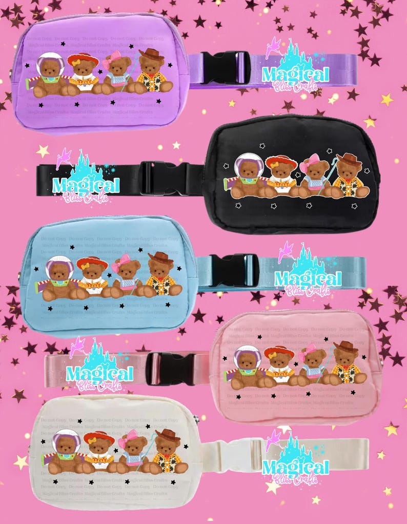Pode incluir: Uma cole&ccedil;&atilde;o de pochetes em v&aacute;rias cores, incluindo roxo, preto, azul, rosa e branco. Cada pochete apresenta um design repetido de ursinhos de pel&uacute;cia de desenho animado em diferentes roupas. As al&ccedil;as ajust&aacute;veis t&ecirc;m o texto "Magical Bliss Crafts".