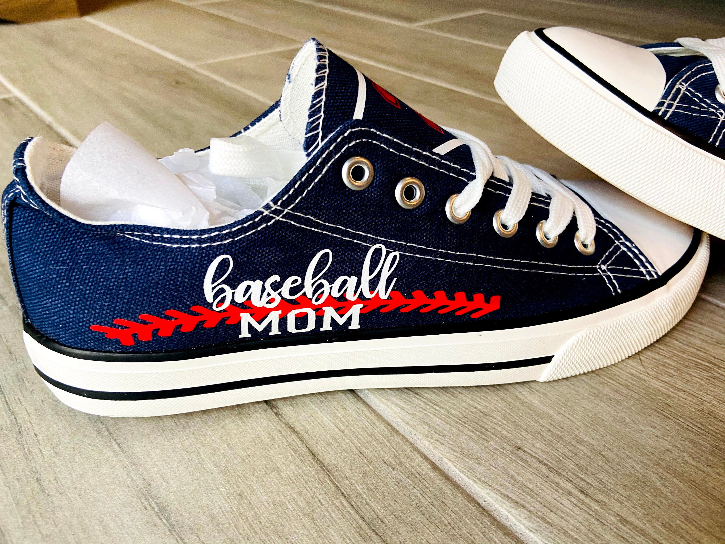 Baseball shoes for moms discount