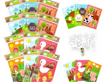 Livres à colorier avec des animaux de la ferme de basse-cour avec des crayons de couleur, cadeaux de fête