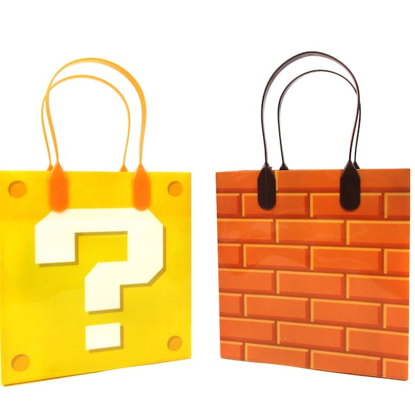 Pudełko na monety do gier wideo i ceglana ściana jako torba na upominki na imprezę