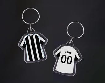Personalisierte Newcastle Jersey Jersey Schlüsselanhänger | Benutzerdefinierter Name und Nummer | Newcastle Fan Geschenk | Geburtstags-Weihnachtsgeschenk für Ihn Ihre Kinder
