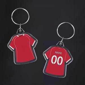 Llavero personalizado de la camiseta del Liverpool • Llaveros personalizables para aficionados • Ideal para regalar. NUEVA equipación 25/26
