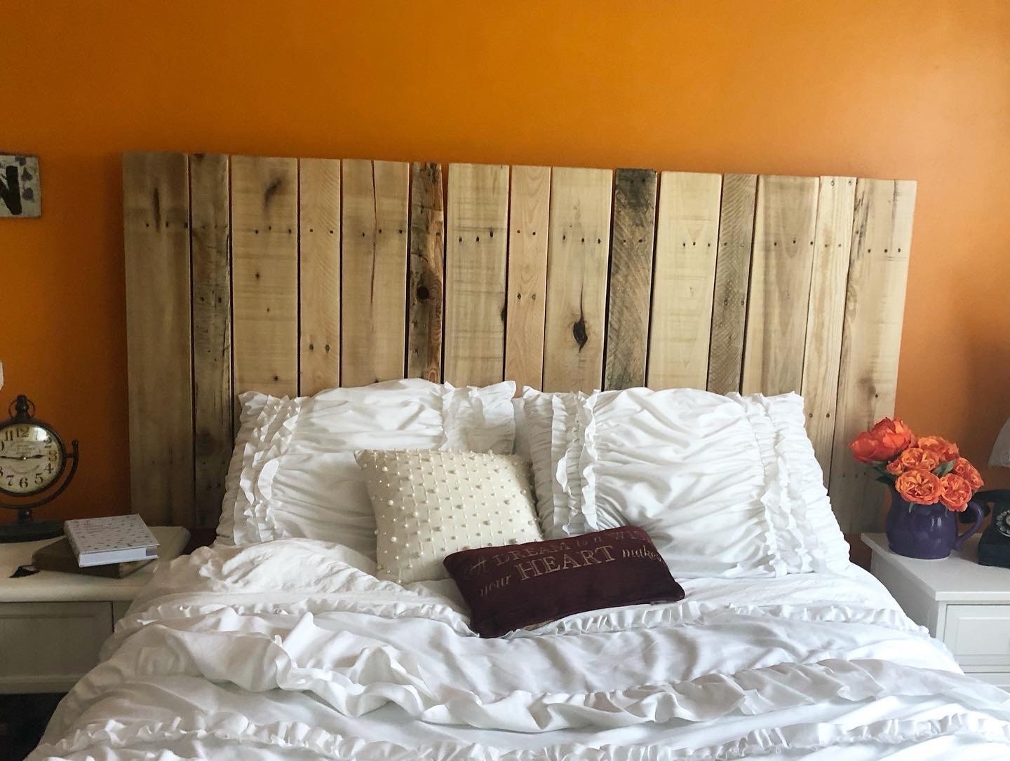 Vertical outlet pallet headboard