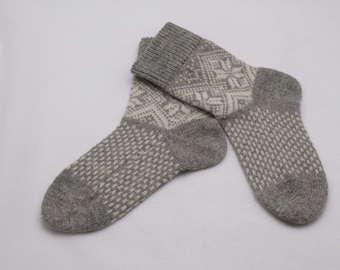 Pure Wool Socks US 10/11 : Gray Norwegian Knit with White ornament.