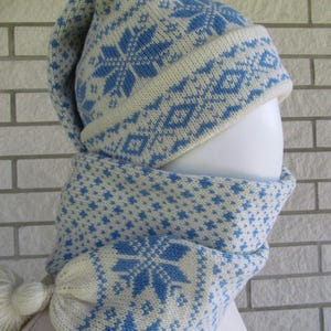 Lange gestrickte nordische Mütze, gestrickte Schalmütze, lange Strumpfmütze für Erwachsene Nordsterne weiß blau – 100% Wolle