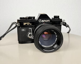 Vintage Canon FTb QL 35mm Filmkamera mit Canon FD 50mm f/1.8 Objektiv – Retro-Spiegelreflexkamera für analoge Fotografie