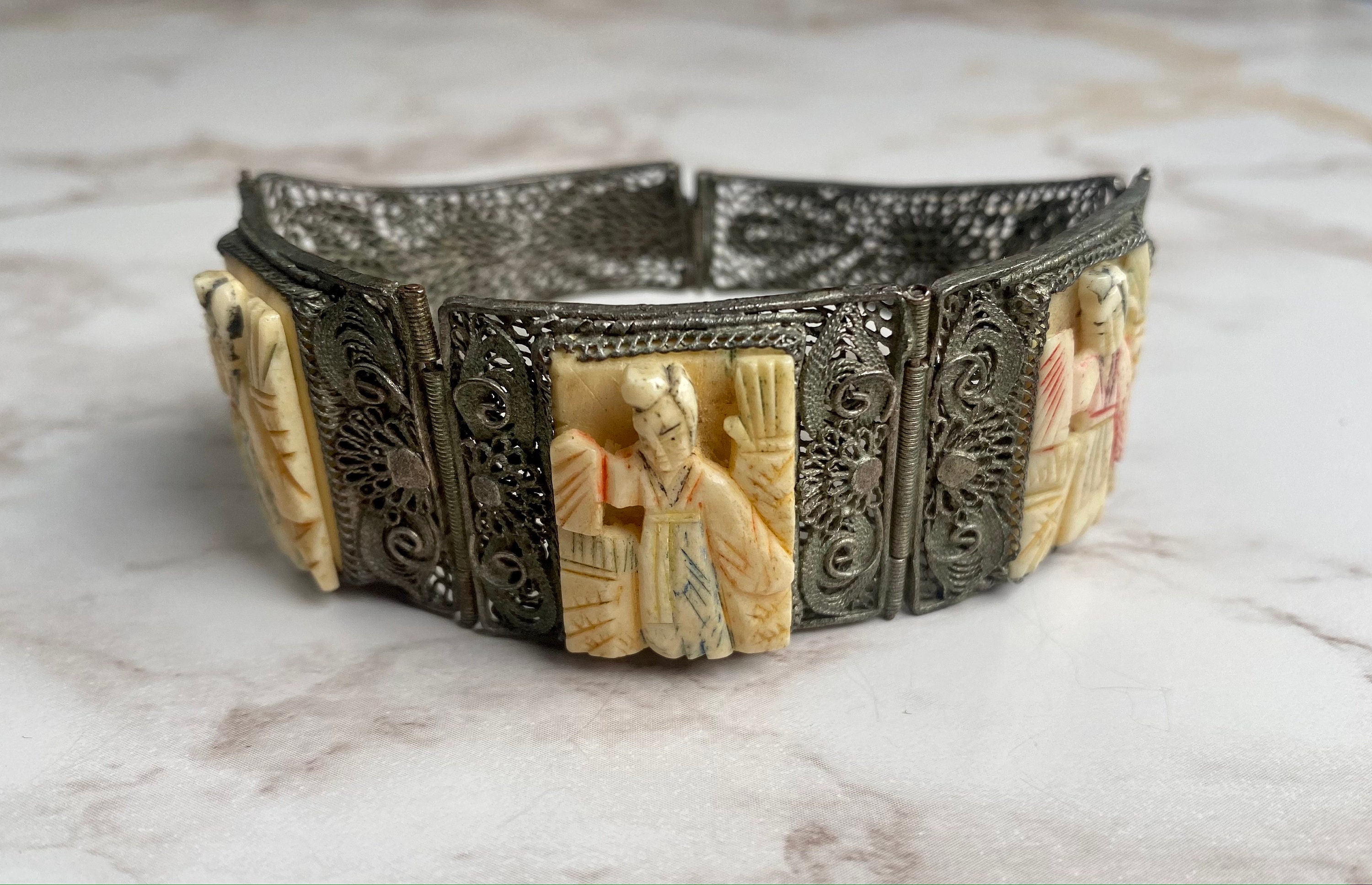 Chinese Antique Silver Tone Filigree Bracelet With Hand Chinese Antique Silver Tone Filigree Bracelet With Hand