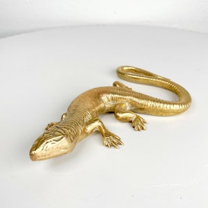 Vintage Brass Lizard Figurine – Small Brass Salamander – Golden Reptile Decor Paperweight - Gold Animal Sculptures / Home Accents