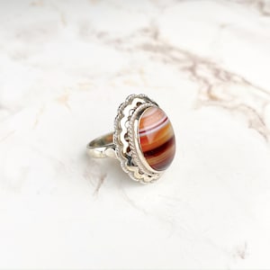 Vintage Striped Agate Brown Oval Gemstone Silver Ring / Romantic Victorian Boho Jewelry Style