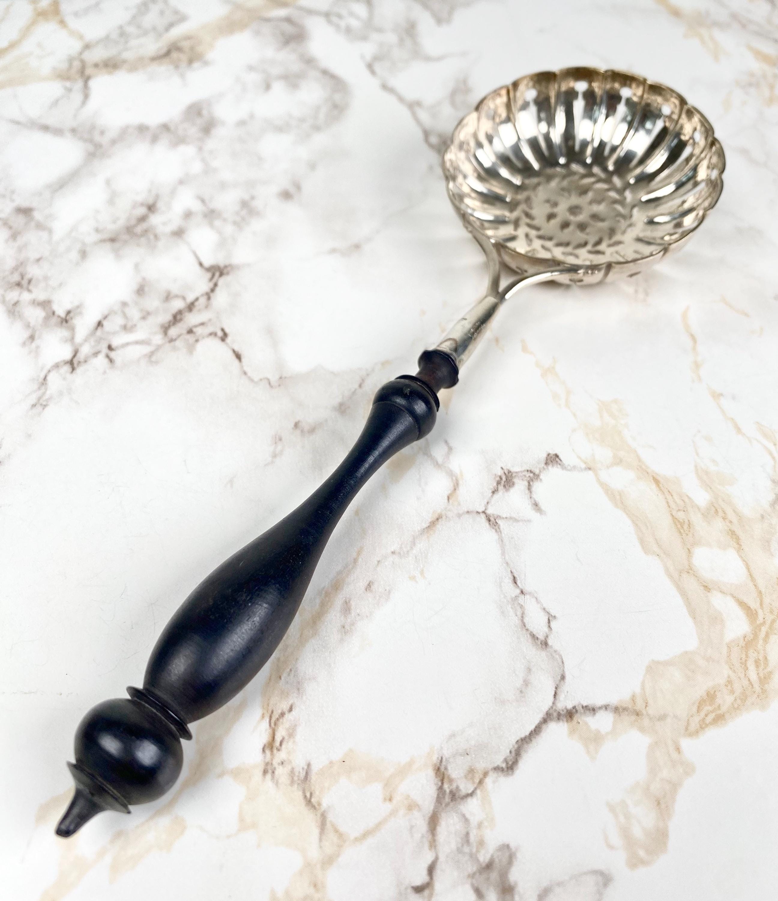 アンティークシルバー製シュガーシフタースプーン（大型） - 19世紀の