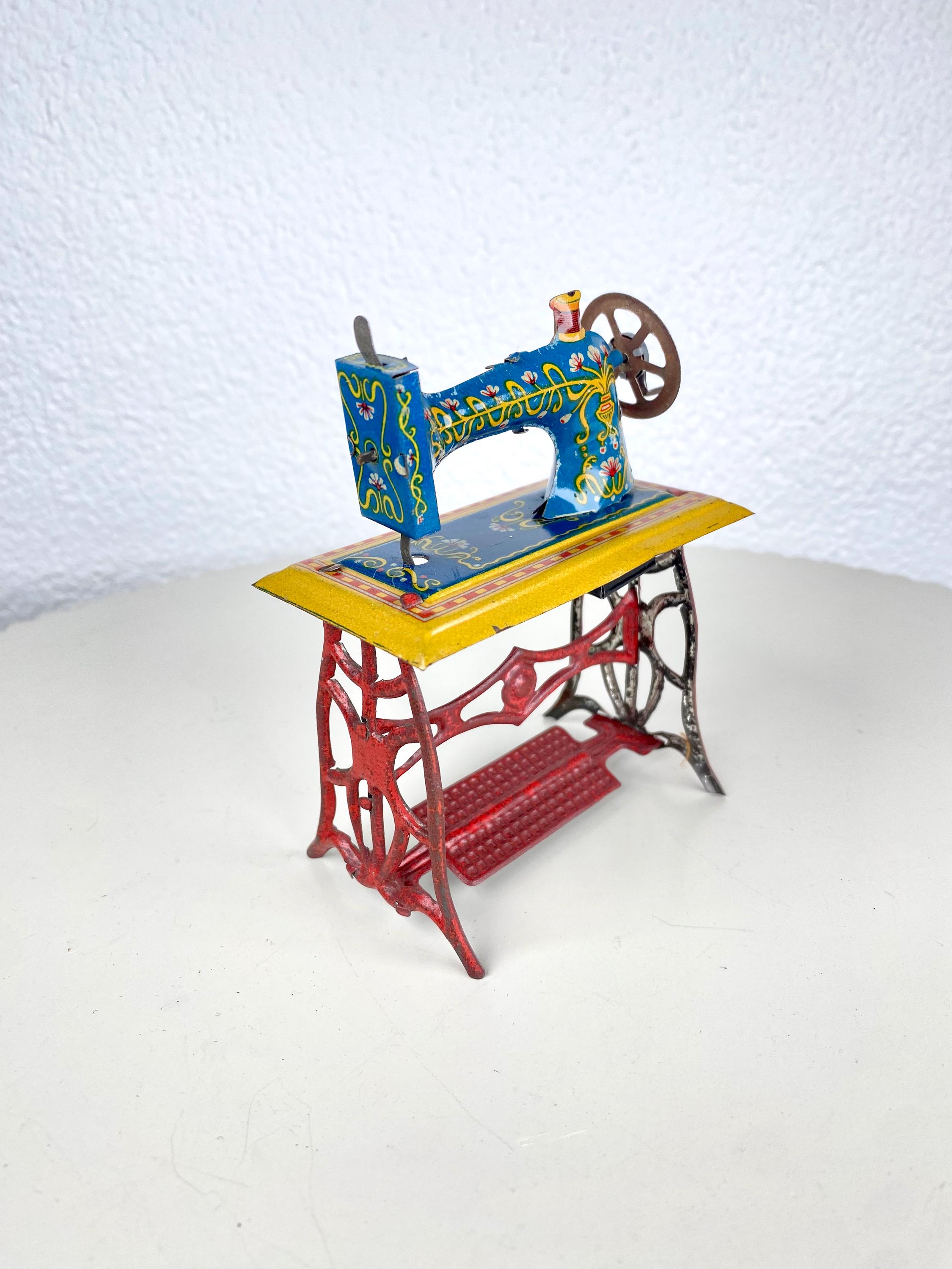 Machine a coudre vintage jouet - France