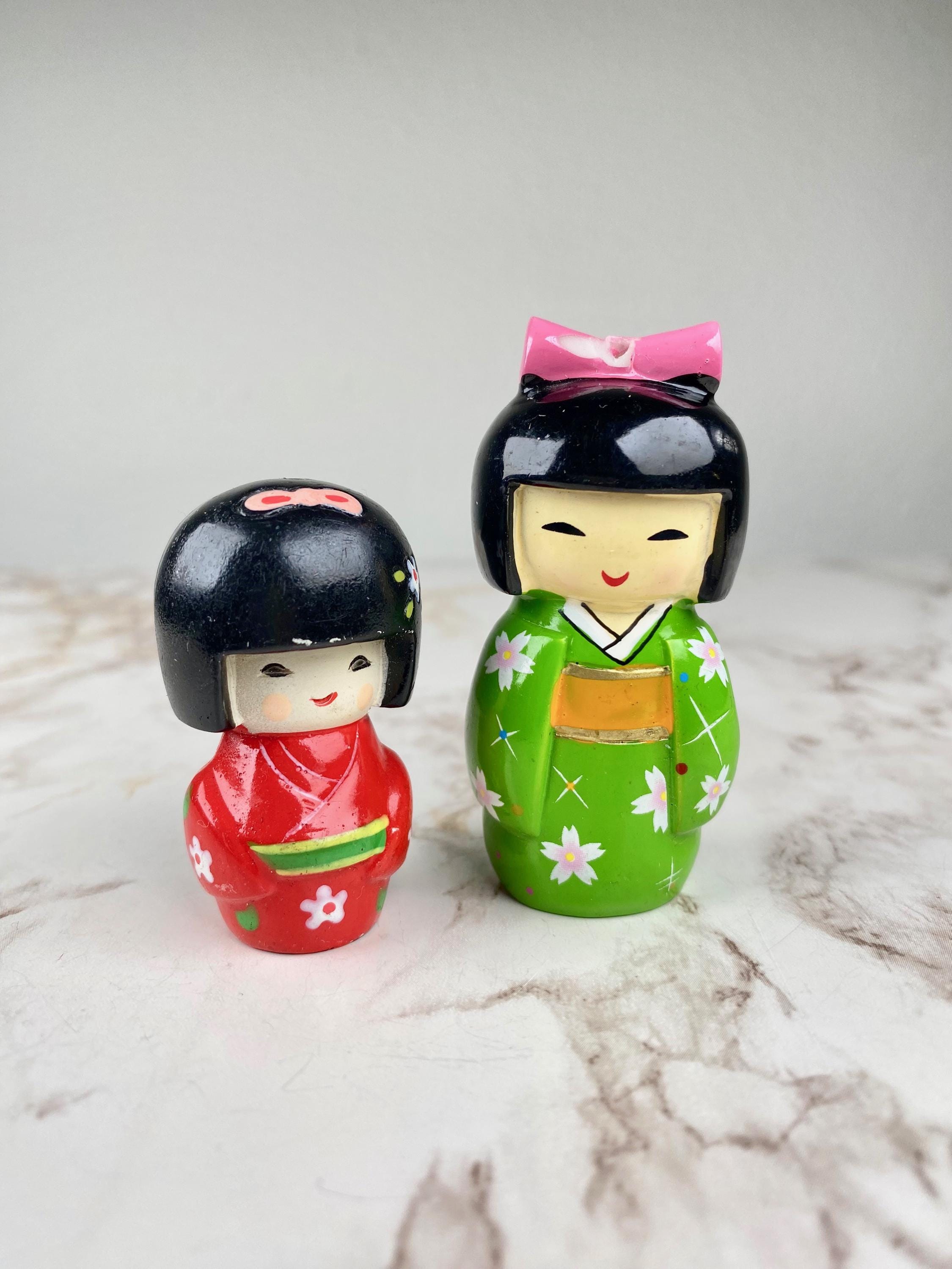 日本の伝統的な縁起の良い芸者人形のヴィンテージこけし人形一対