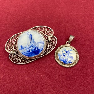 Antikes holländisches Delftblau (Delftblau) Filigrane Brosche und silberner Halskettenanhänger - Handbemalte Windmühle & Segellandschaft Delftware