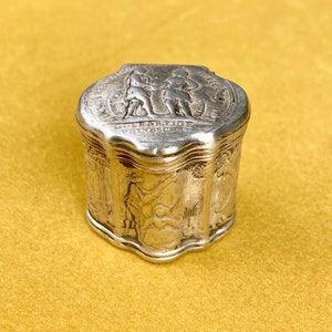 Rare Antique 18-19th Century Dutch Silver Loderin Box Lodereindoosje with Knight Motif and Love (?) Letter Fine Antiques Perfume Bottles