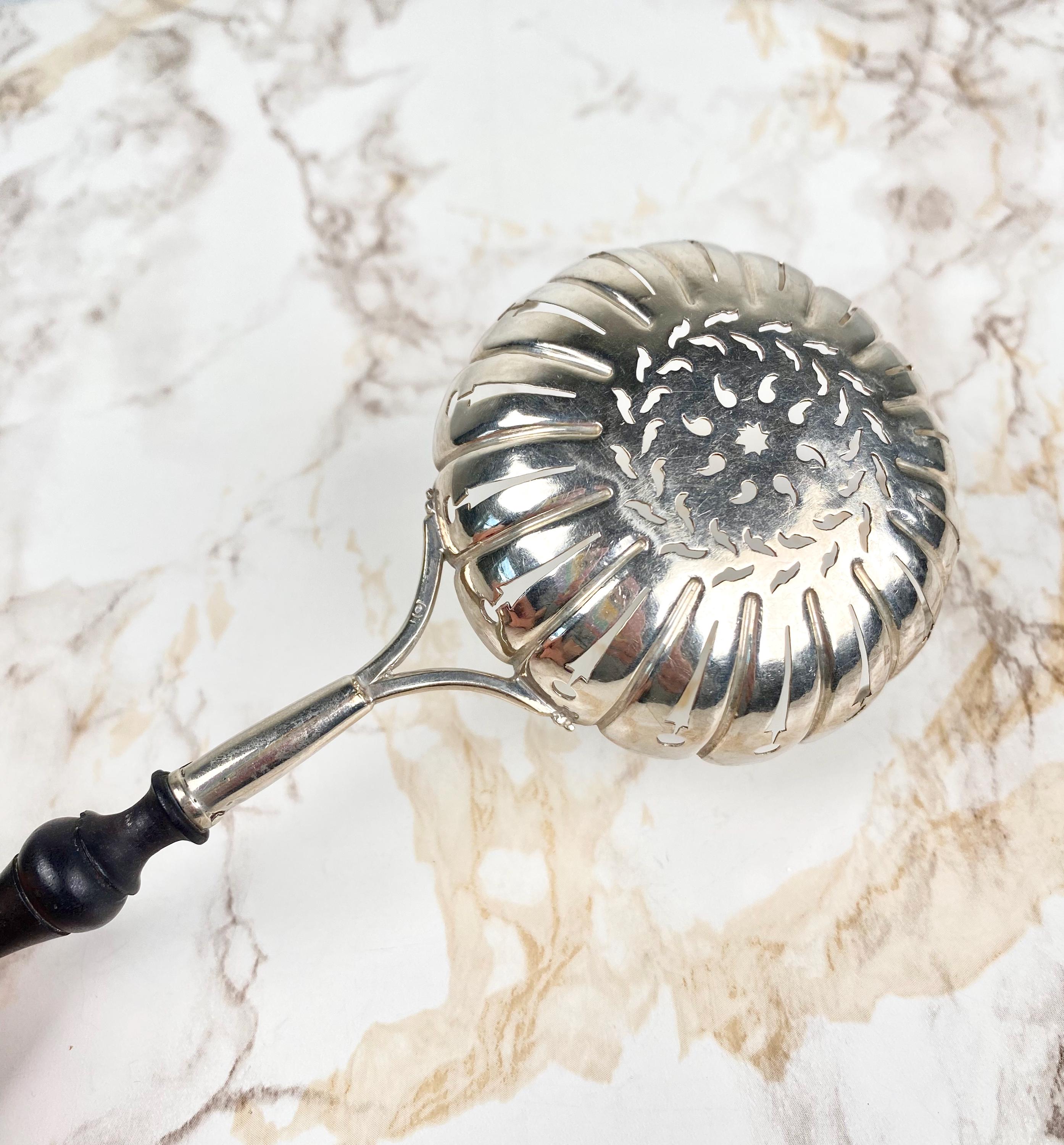 シュガーシフタースプーン　アンティーク　カトラリー アンティークシルバー製シュガーシフタースプーン（大型） - 19世紀の