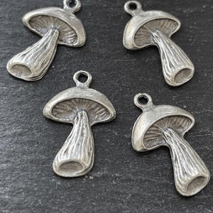 Mushroom Charms Mushrooms Pendants Silver Plated Pendant mdla1519B
