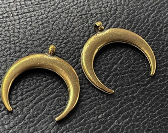 2   Moon crescent Pendants Bronze plated half moon Turkish Jewelry supply mdla0415C