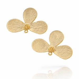 Puce d'oreille fleur plaqué or mat avec boucle, Puce d'oreille floral grand pétale vierge pour bijoux, 667A