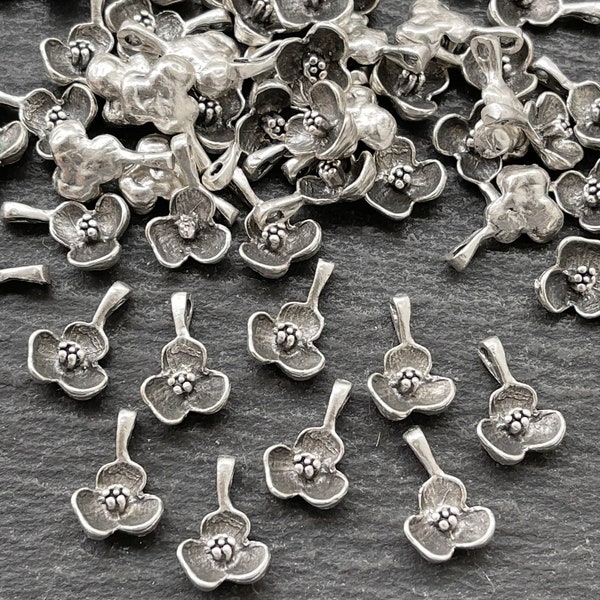 4  Flower Charms Silver plated pendants floral vertical bail loop Turkish Jewelry supply mdla0670B