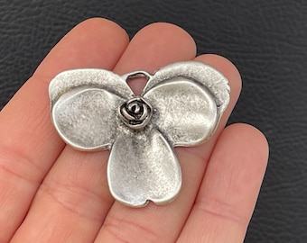 Pendentif fleur d'orchidée, Breloque botanique plaqué argent, Élément de collier floral de luxe, Fourniture unique pour la fabrication de bijoux, 224B