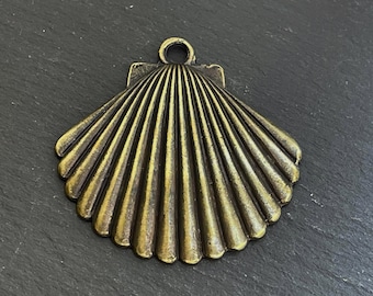 Bronze Plated Seashell Pendant Charm, Statement Cockle for Jewelry Making, Beach Necklace Pendant DIY Supplies, 1509C