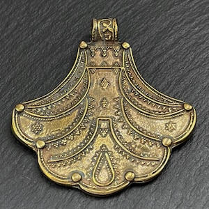 Colgante de abanico con diseño llamativo para joyería: collar texturizado de inspiración antigua, mdla0858C