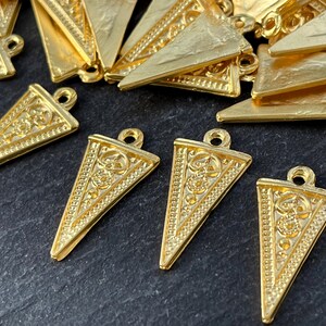 8  Triangle Pendants Matte Gold plated arrow head spear long triangular Turkish Jewelry supply mdla0184A