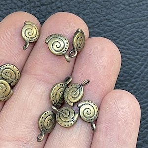 Spiralformade bronspläterade berlocker, dubbelsidiga ammonitliknande 10 st smycken gör-det-själv, 267C