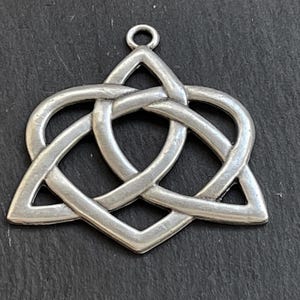 Silver Plated Celtic Knot Large Pendant for Jewelry Making, Trinity Triquetra Symbol Pagan Talisman DIY Supply, mdla1454B