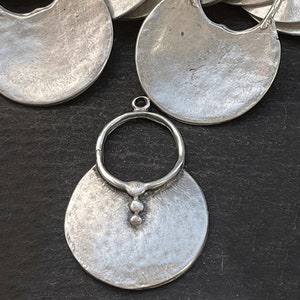 1  Pendant Matte Silver plated dotted round  Turkish Jewelry supply  mdla0085B