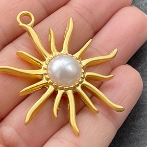 1 Sun Pendant Matte Gold plated Faux Pearl wavy Sun Rays Turkish jewelry supply mdla1321A