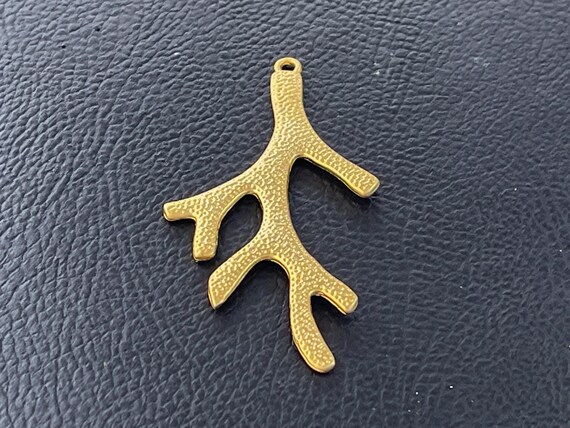 Pendentif Ancien Brin De Corail - Monture Plaqué Or Jaune - Bijou Vintage - Occasion